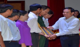 Tổng kết công tác bầu cử ĐBQH và HĐND các cấp: UBND tỉnh khen thưởng 144 tập thể, cá nhân