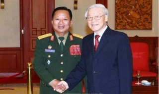 Tổng Bí thư Nguyễn Phú Trọng tiếp Bộ trưởng Quốc phòng Lào