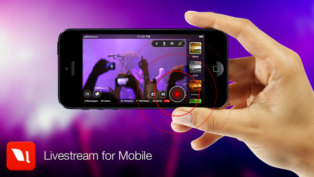 (Ảnh: Điểm mạnh của Livestream chính là tính tiện lợi, truyền hình ảnh trực tiếp đến bạn bè hay người hâm mộ thay vì chờ quay hình rồi “hóng” lịch phát trên TV như ngày trước.)