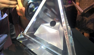 Viên kim cương đen độc nhất thế giới đến Việt Nam