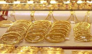 Giá vàng: Thế giới tăng, trong nước xáo trộn