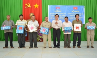 Tân Châu: Trao đổi kinh nghiệm sản xuất giữa nông dân xã Tân Đông và các xã giáp biên thuộc Campuchia