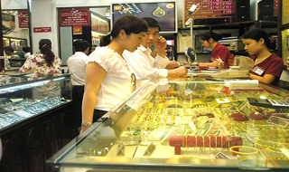 Giá vàng sáng nay tăng giảm không đồng nhất