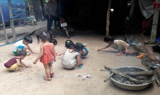 Nguy cơ dịch bệnh tại các xóm Việt kiều