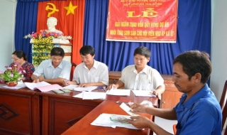Tân Châu: Trao vốn hỗ trợ cho đồng bào dân tộc