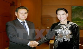 Chủ tịch Quốc hội tiếp Đoàn Uỷ ban Trung ương Mặt trận Lào