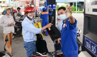 Dự báo giá xăng sẽ tăng mạnh khoảng 1.000 đồng/lít từ ngày mai 5-9