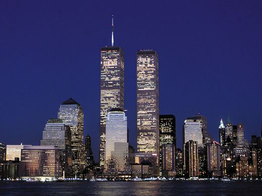 Tòa tháp đôi ở Trung tâm thương mại Thế giới New York, một trong các mục tiêu của vụ khủng bố 11/9.