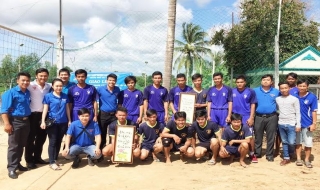 Thanh niên thành phố Tây Ninh giao lưu bóng chuyền với thanh niên huyện Romeas Haek