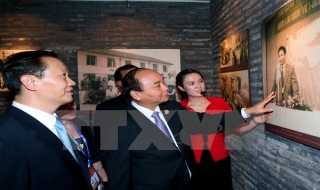 Thủ tướng Nguyễn Xuân Phúc tới thăm Khu học xá Trung ương
