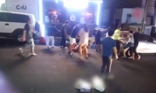 Bị cấm mang rượu vào nhà hàng, khách Trung Quốc vây đánh bà chủ