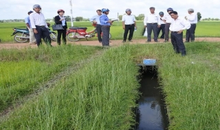 HĐND huyện Bến Cầu: Khảo sát tuyến kênh tưới thuộc hệ thống Trạm bơm Bến Đình