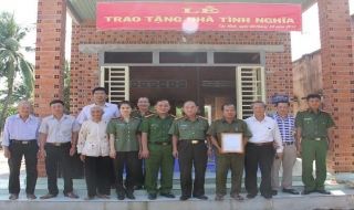 Báo CAND tặng nhà tình nghĩa cho công an vùng biên huyện Châu Thành