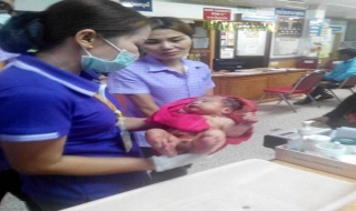 Bé trai hồi sinh kỳ diệu sau khi bị chôn sống