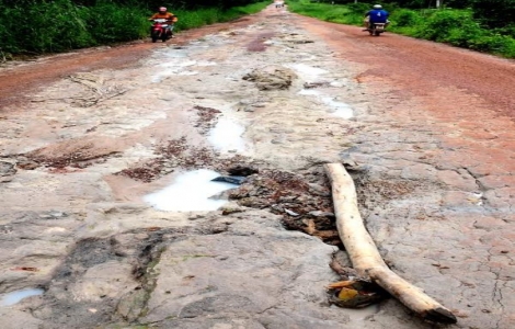 Tân Châu: Đường giao thông hư hỏng nặng do mưa