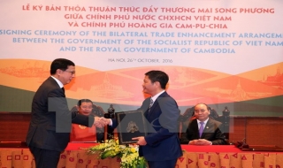 Việt Nam-Campuchia ký thoả thuận thúc đẩy thương mại song phương