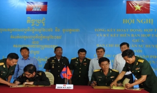 Ban CHQS Bến Cầu: Tổng kết hoạt động hợp tác năm 2016 với Chi khu quân sự huyện SvayTheab và thành phố Bavet