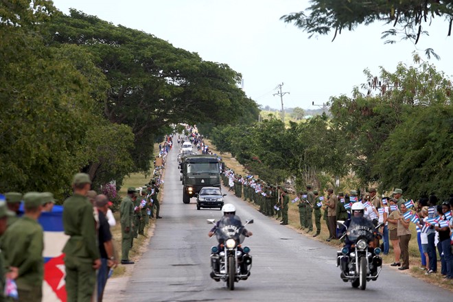 doan xe tang dua lanh tu fidel castro ve chiec noi cach mang