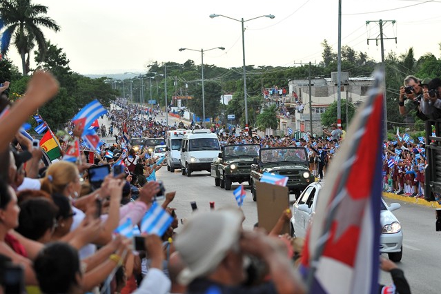 doan xe tang dua lanh tu fidel castro ve chiec noi cach mang