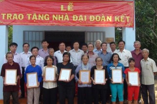 Bàn giao 10 căn nhà đại đoàn kết cho các gia đình nghèo ở huyện Trảng Bàng