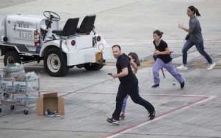 Nhân chứng bàng hoàng về vụ xả súng tại sân bay Florida (Mỹ)