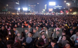 Hàng trăm nghìn người Hàn Quốc xuống đường đòi tổng thống từ chức