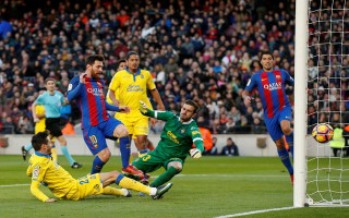 Đè bẹp Las Palmas, Barcelona thu ngắn cách biệt với Real Madrid xuống còn 2 điểm