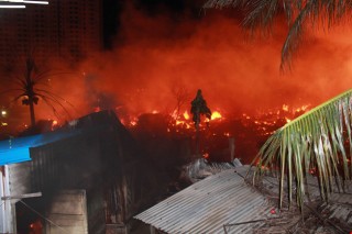 Cháy lớn ở Nha Trang: Hơn 40 căn nhà chồ bị thiêu rụi