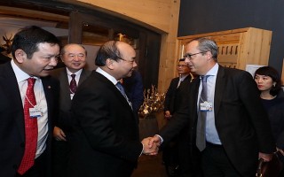 Thủ tướng đối thoại với các tập đoàn công nghệ thông tin tại Davos
