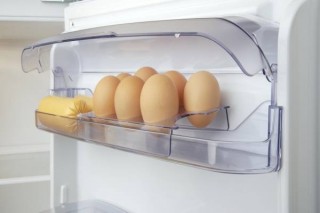 Vì sao các chuyên gia khuyên bạn không nên để trứng ở cửa tủ lạnh?