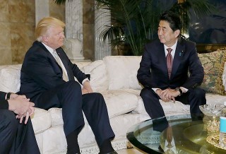 Ông Trump cam kết bảo vệ an ninh cho Nhật Bản