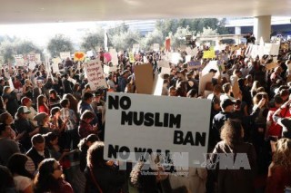 Biểu tình khắp nơi tại Mỹ phản đối sắc lệnh cấm người tị nạn của ông Trump