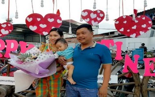 Nhiều người chọn siêu thị làm điểm vui chơi nhân ngày lễ Valentine