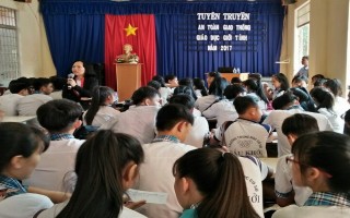 Hội LHPN xã Cầu Khởi: Tuyên truyền về ATGT, giáo dục giới tính cho học sinh