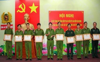 Tây Ninh: Sơ kết công tác vận động toàn dân giao nộp vũ khí, vật liệu nổ và công cụ hỗ trợ năm 2016