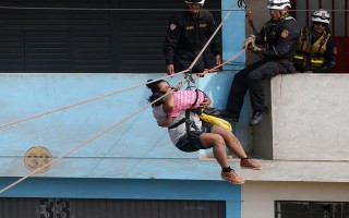 Peru chìm trong bùn sau lũ và lở đất lịch sử