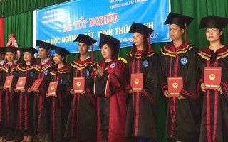 Trao bằng tốt nghiệp Đại học Luật cho 126 sinh viên