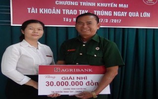 Một khách hàng của Agribank Tây Ninh trúng thưởng 30 triệu đồng