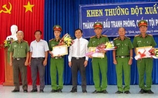 Khen thưởng đột xuất Ban chuyên án bắt giữ đối tượng mua bán, tàng trữ trái phép vũ khí quân dụng