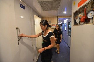 Nhà vệ sinh trên tàu hỏa: Hàng ngoại khó sử dụng?