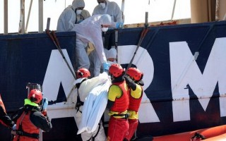 Chìm tàu ngoài khơi Libya, hơn 200 người có thể đã chết