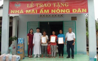 Trao nhà tình thương cho hộ dân tộc thiểu số