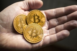 Bitcoin lần đầu đắt giá hơn vàng
