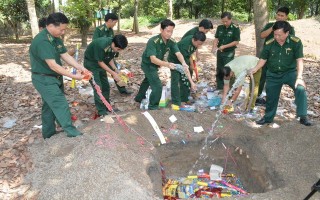 Biên phòng Tây Ninh: Tiêu hủy pháo lậu các loại