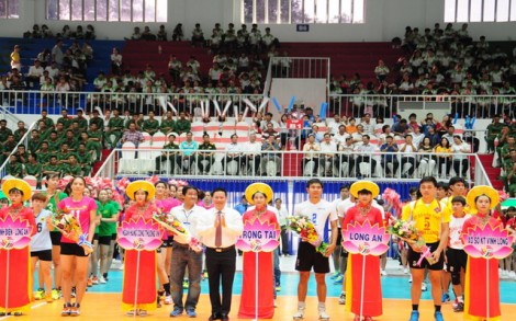 Giao lưu bóng chuyền chào mừng Giải bóng chuyền nữ quốc tế Cup VTV9- Bình Điền