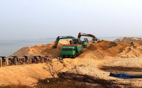 Kiểm tra hoạt động khai thác cát trong hồ Dầu Tiếng