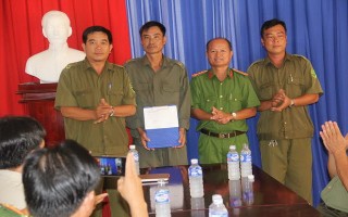 CATP.Tây Ninh: Thưởng đột xuất cho Công an xã Tân Bình
