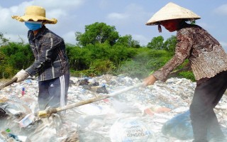 Cuộc mưu sinh nhọc nhằn trên bãi rác