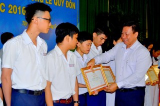 Tuyên dương học sinh đạt giải thưởng Lê Quý Đôn năm học 2016 – 2017