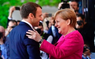Pháp cứu châu Âu còn Đức trả tiền?